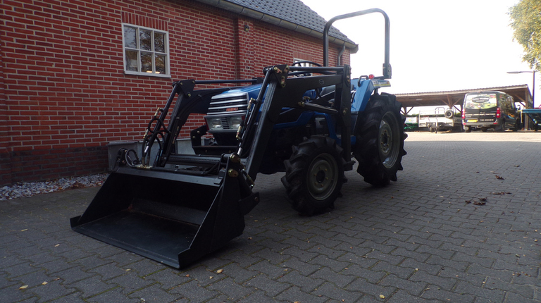 Iseki TU237 mit Frontlader ab 149 € pro Monat.